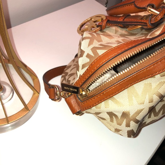 Authentic Michael Kors Purse - Picture 7 of 11